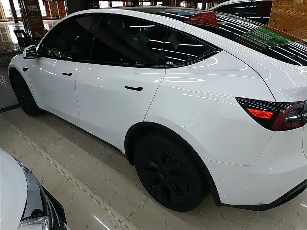 Tesla Model Y — фото 5
