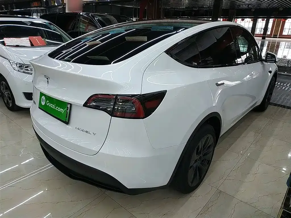 Tesla Model Y — фото 7