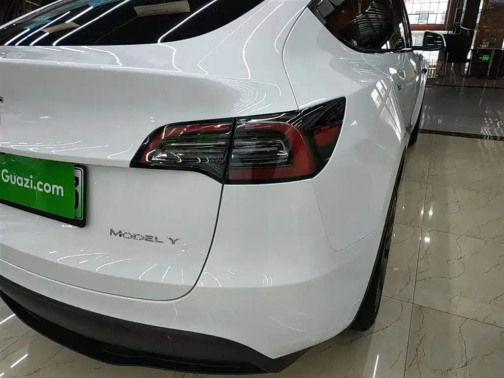Tesla Model Y — фото 8