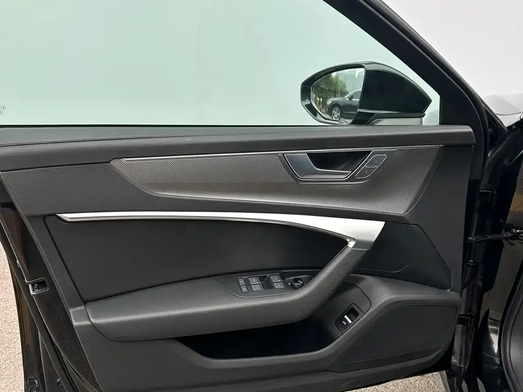 Audi A6L 2024 из CN, фото 5