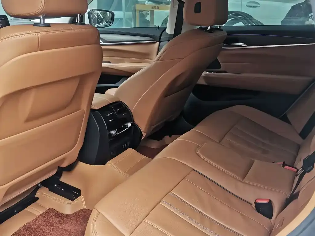 BMW 6 Series GT 2023 из CN, фото 9
