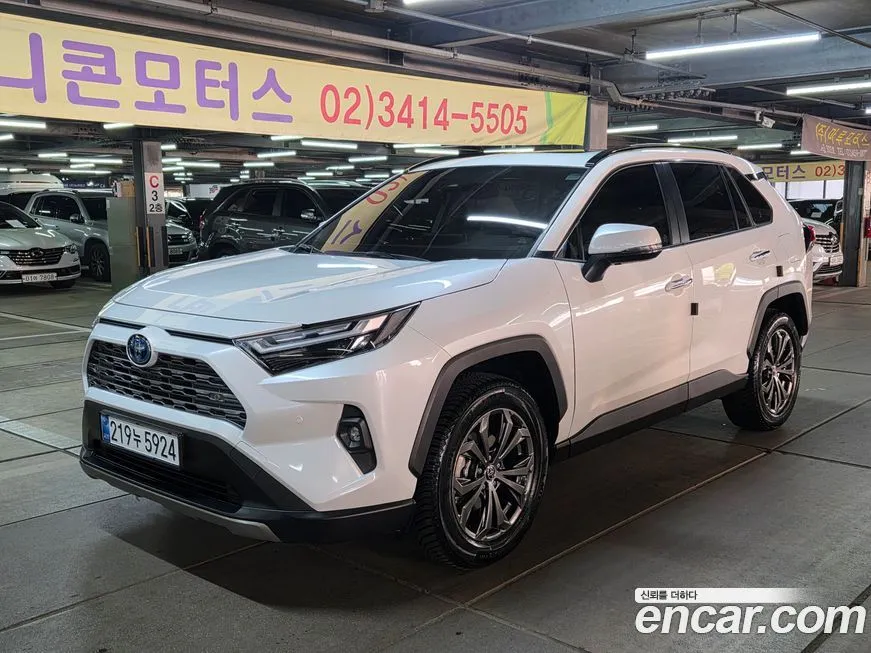 Toyota RAV4 — фото 1