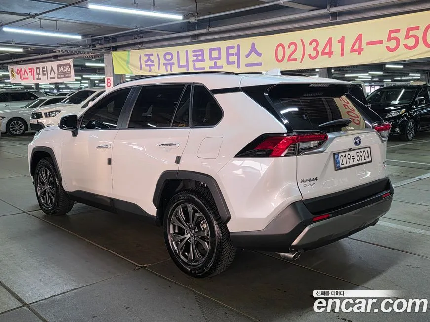 Toyota RAV4 — фото 2