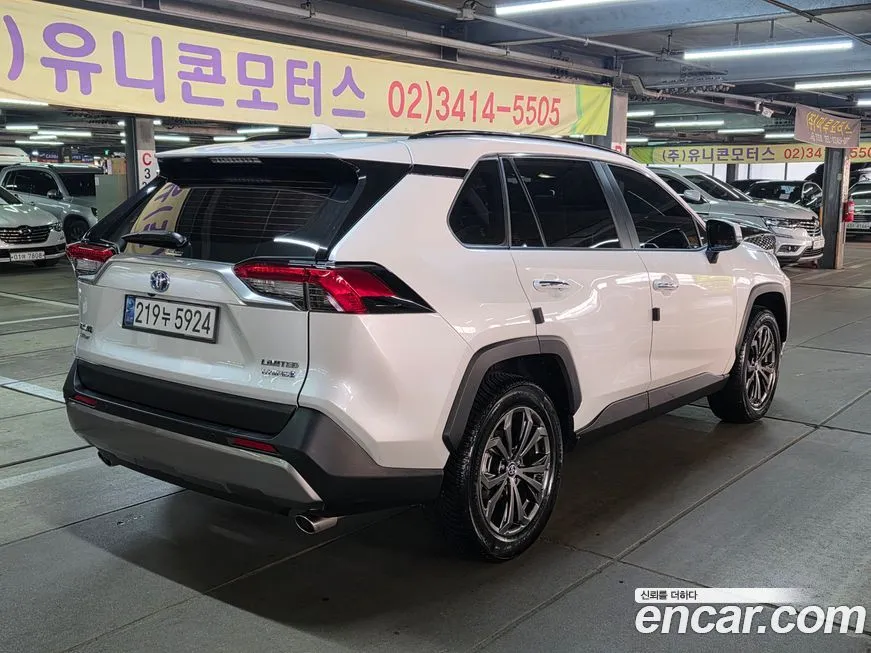 Toyota RAV4 — фото 4