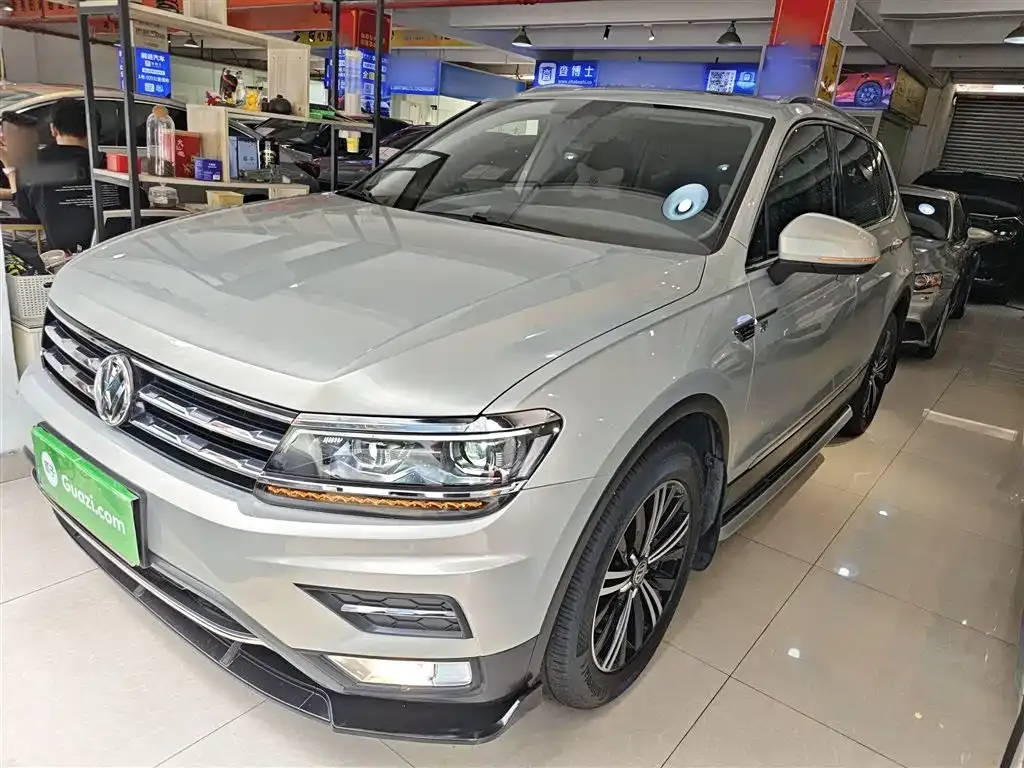Volkswagen Tiguan L — фото 1