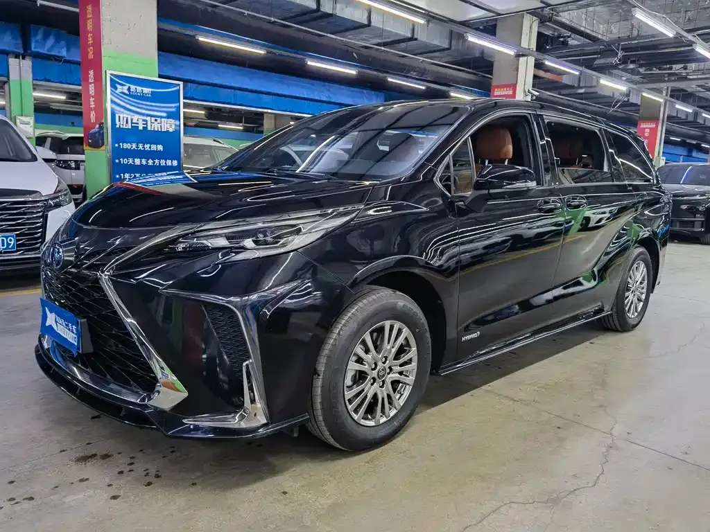 Toyota Sienna 2023 из CN, фото 1