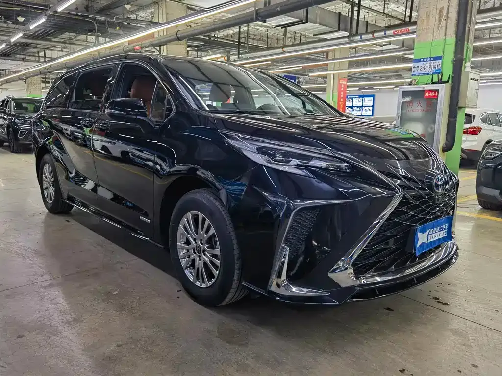 Toyota Sienna 2023 из CN, фото 3