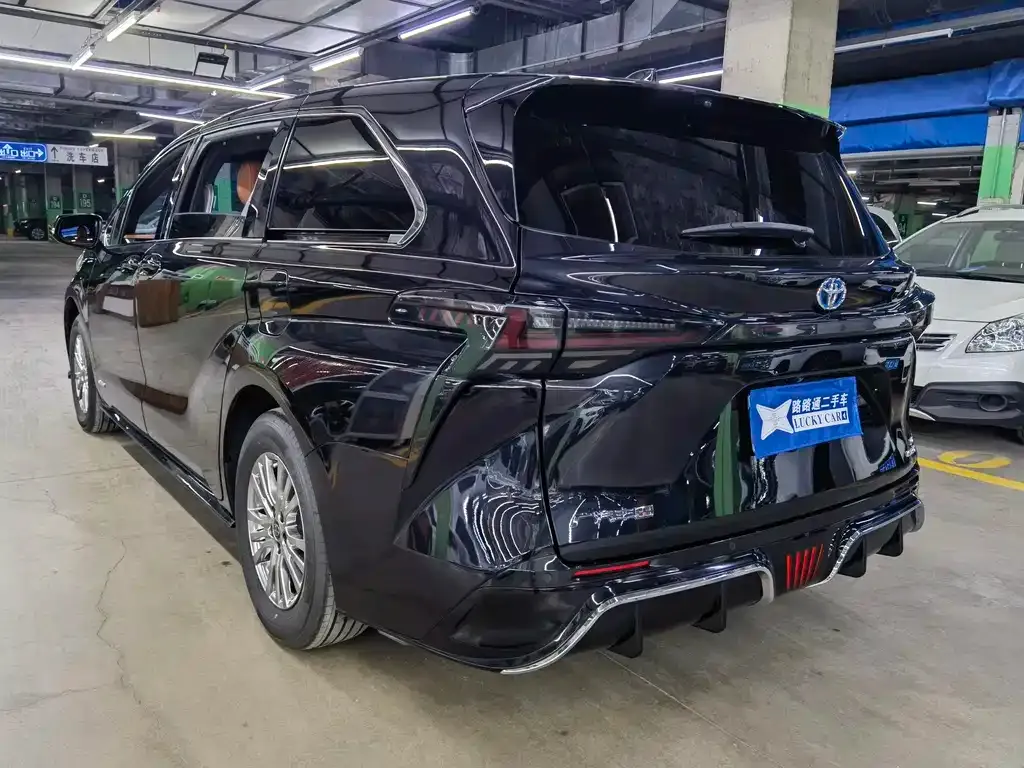 Toyota Sienna 2023 из CN, фото 4