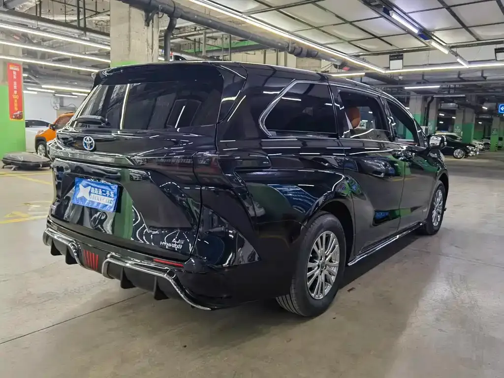 Toyota Sienna 2023 из CN, фото 6