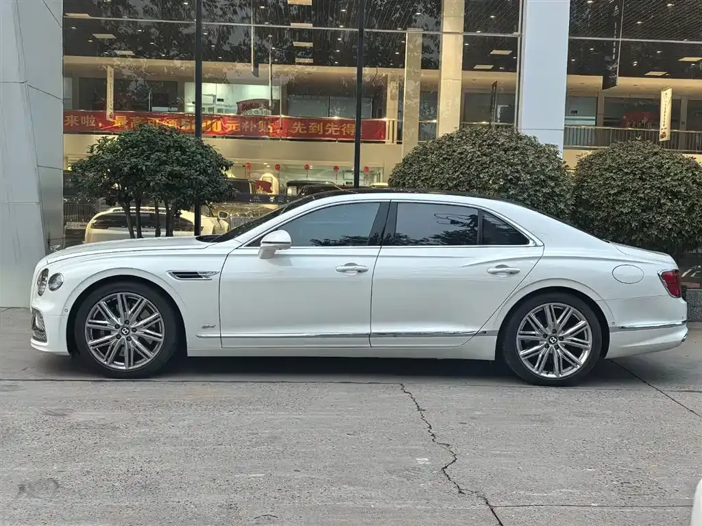 Bentley Flying Spur PHEV 2023 из CN, фото 2