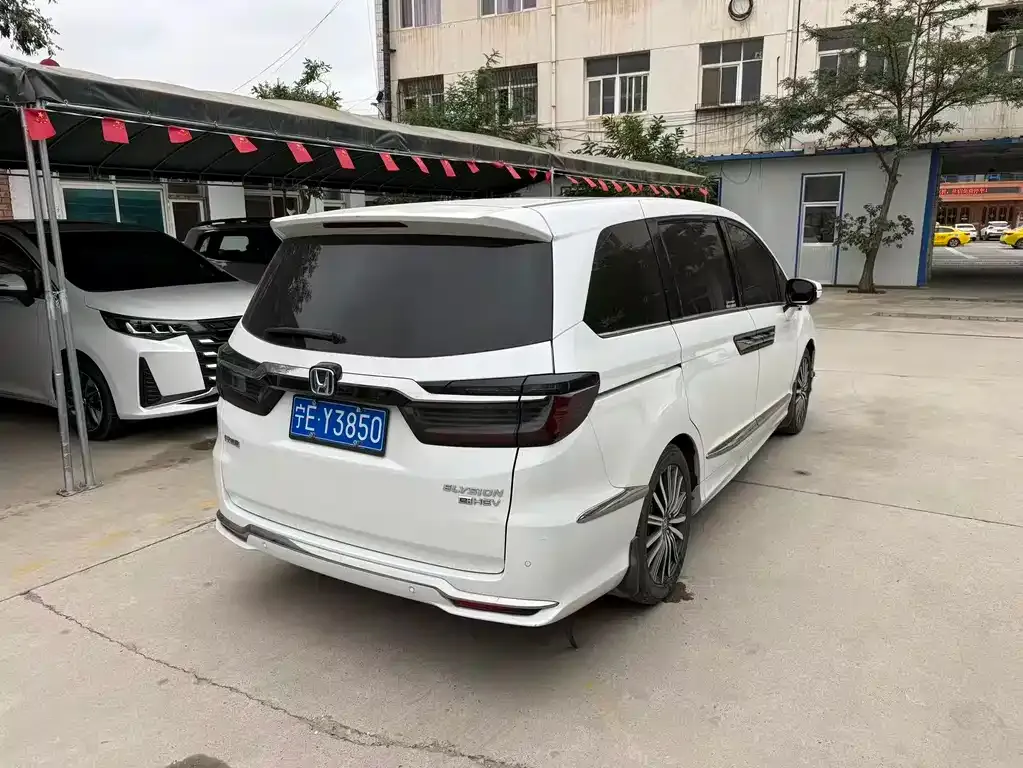 Honda Elysion 2023 из CN, фото 4