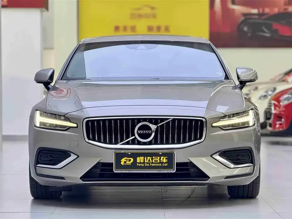 Volvo S60 2022 из CN, фото 2