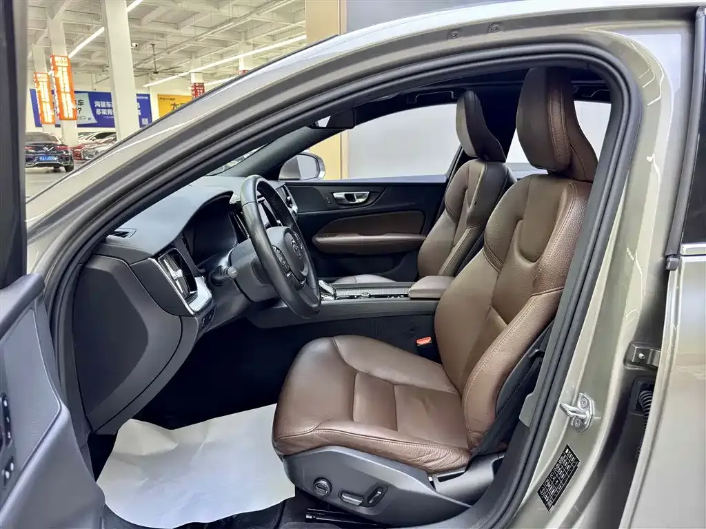 Volvo S60 2022 из CN, фото 5