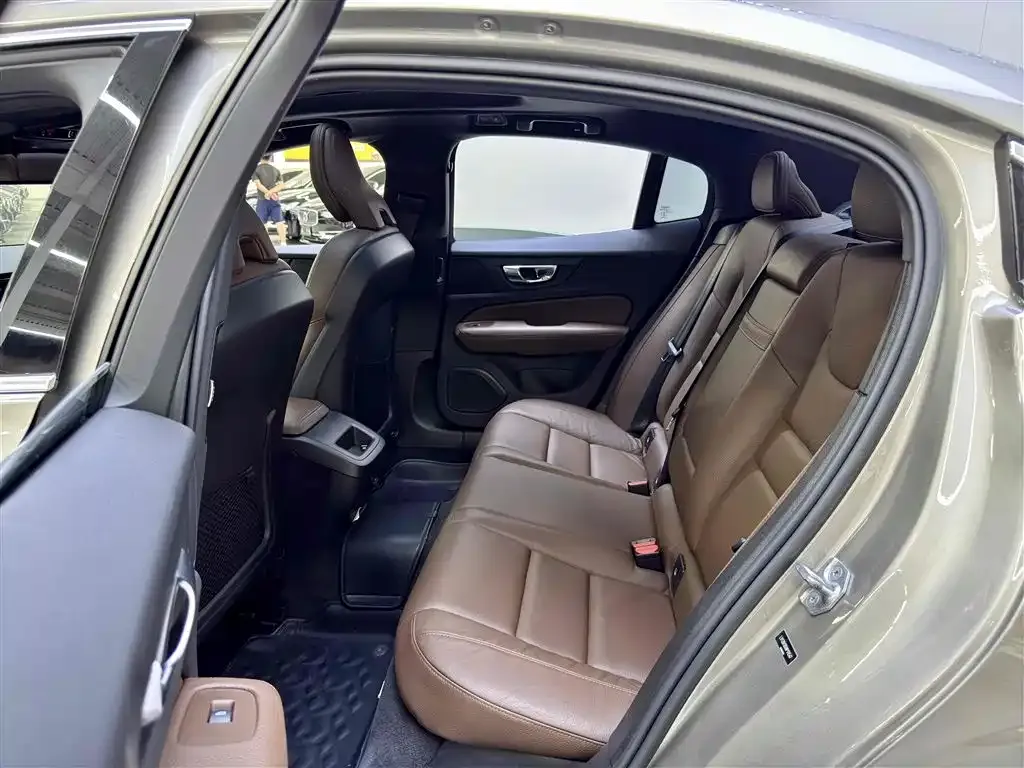 Volvo S60 2022 из CN, фото 6