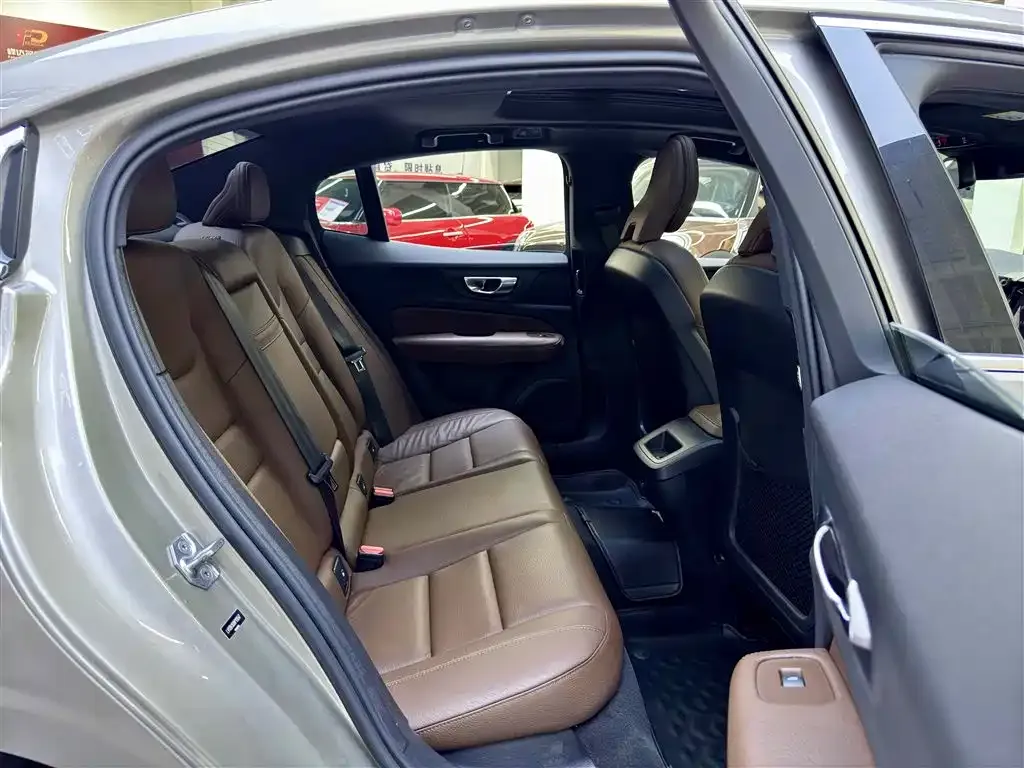 Volvo S60 2022 из CN, фото 7