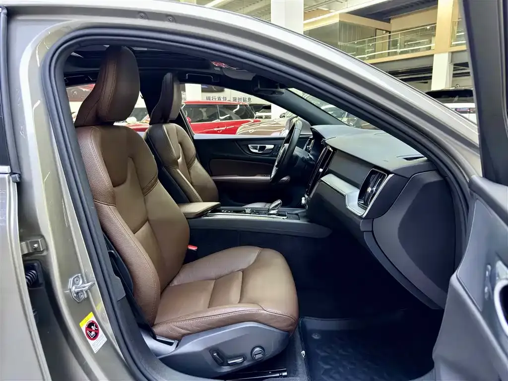Volvo S60 2022 из CN, фото 8