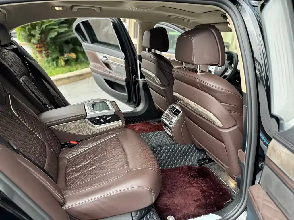 BMW 7 Series 2022 из CN, фото 8