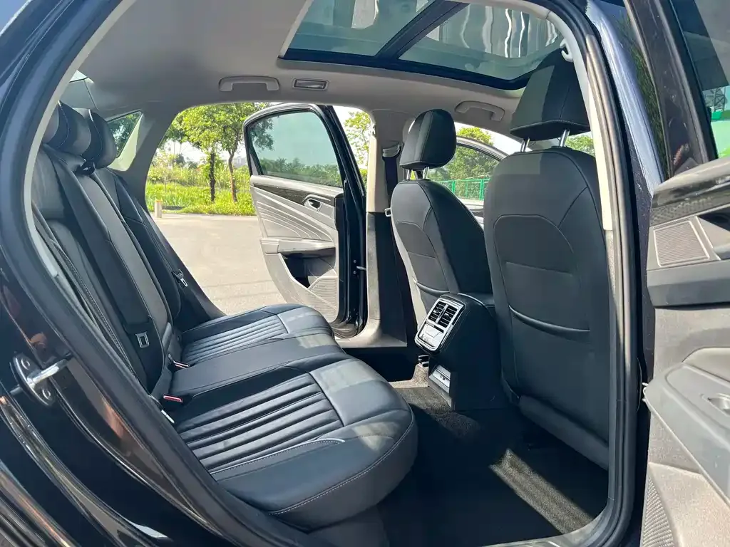 Volkswagen Passat — фото 9