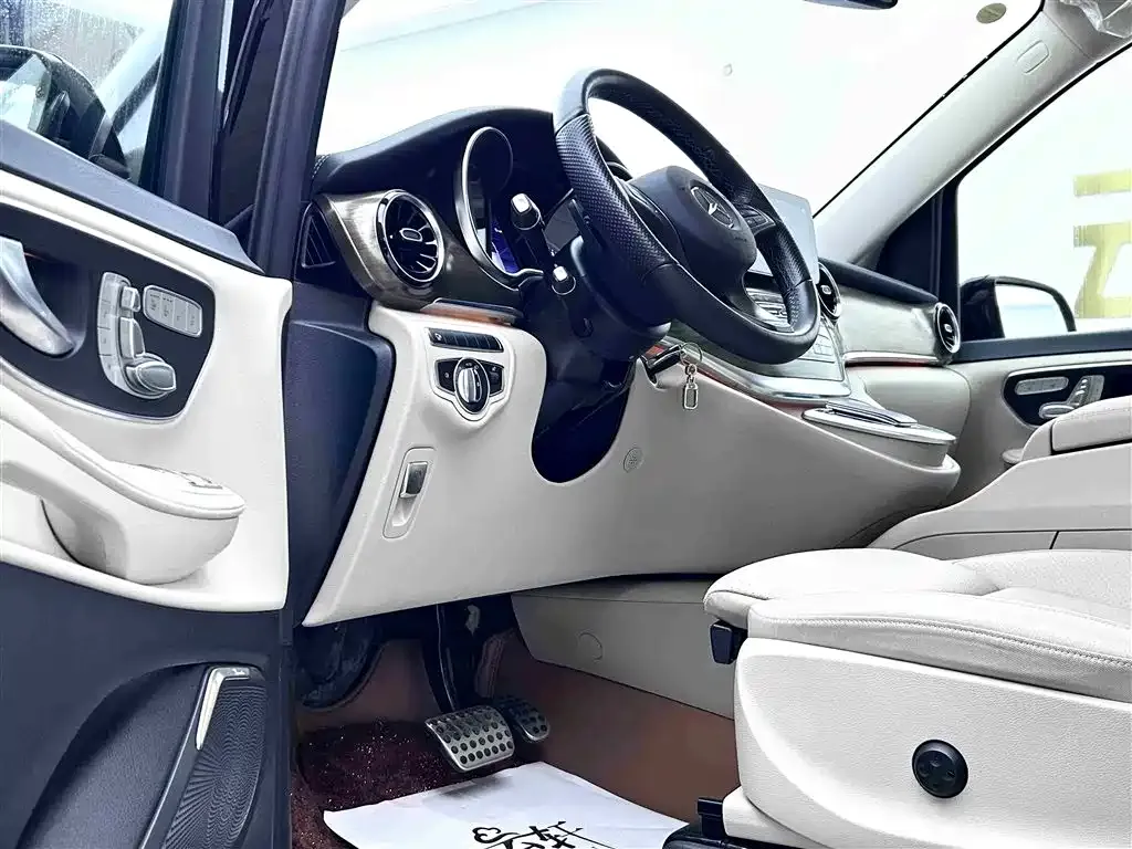 Mercedes-Benz V-Class 2023 из CN, фото 7