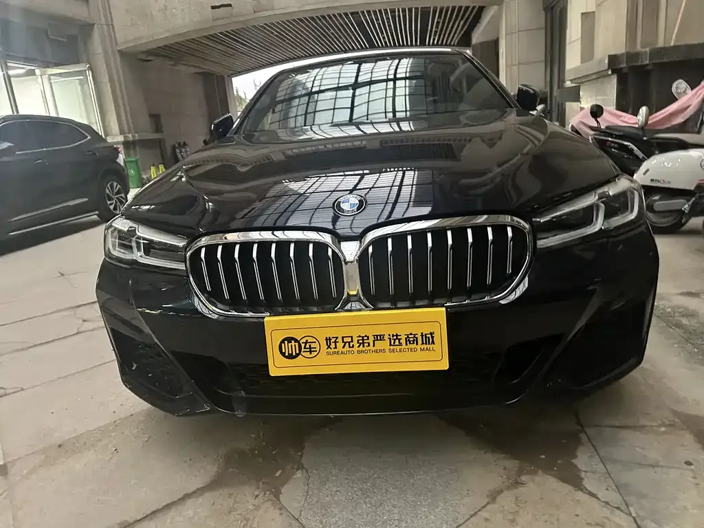 BMW 5 Series 2023 из CN, фото 2
