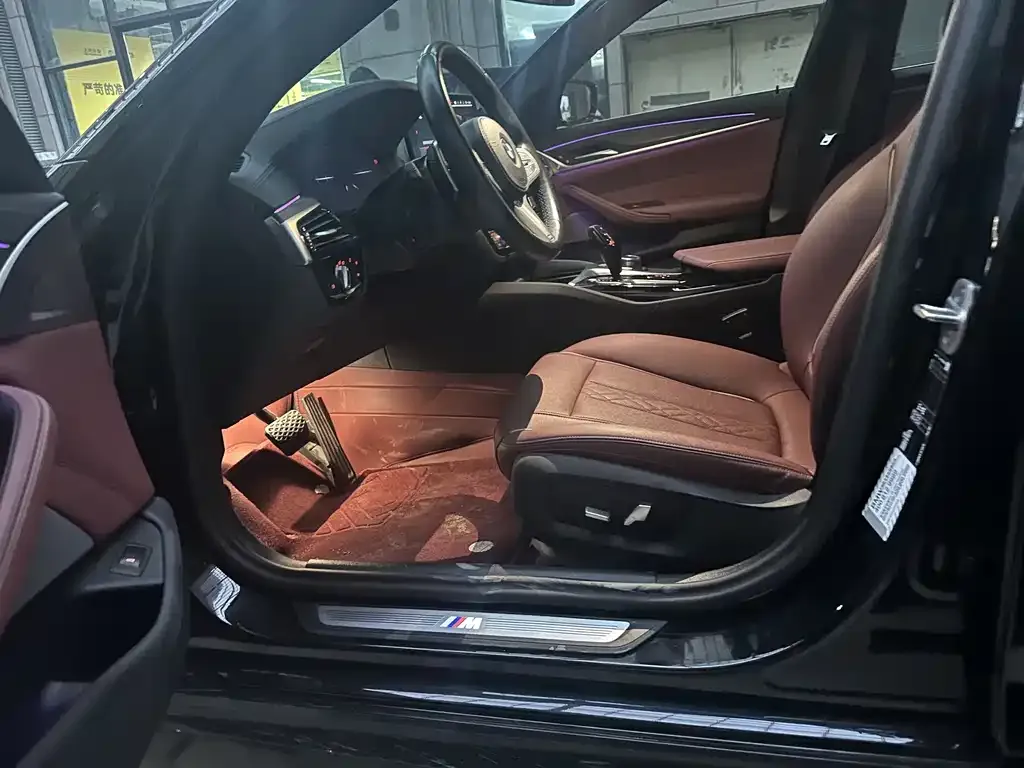 BMW 5 Series 2023 из CN, фото 5