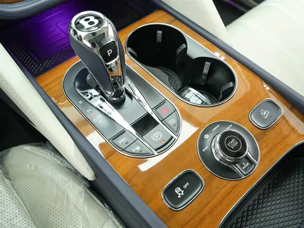 Bentley Bentayga PHEV 2022 из CN, фото 10