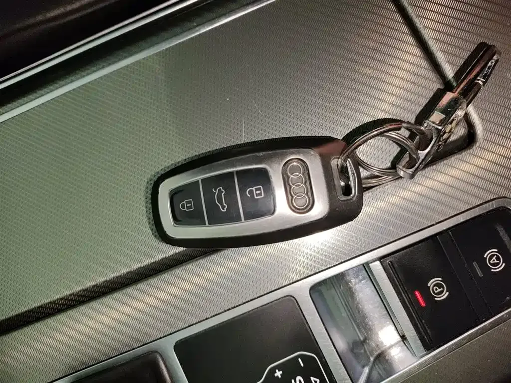 Audi A6L 2021 из CN, фото 9