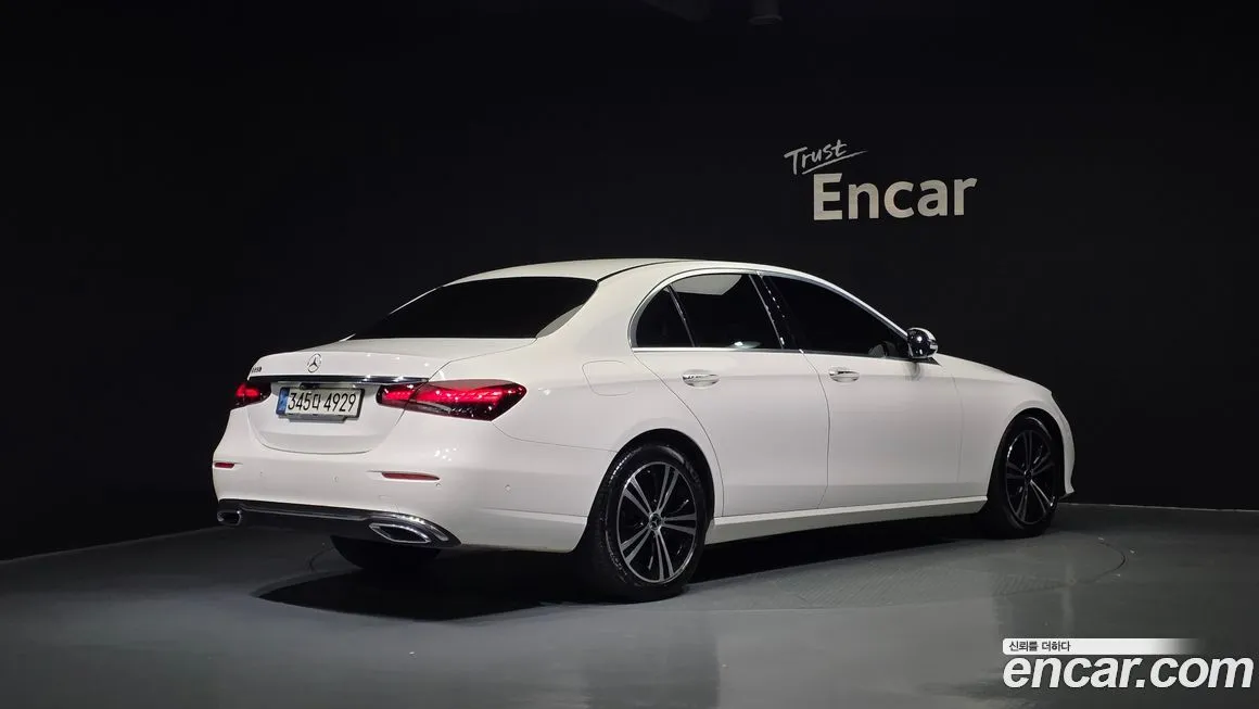 Mercedes-Benz E-Class — фото 2