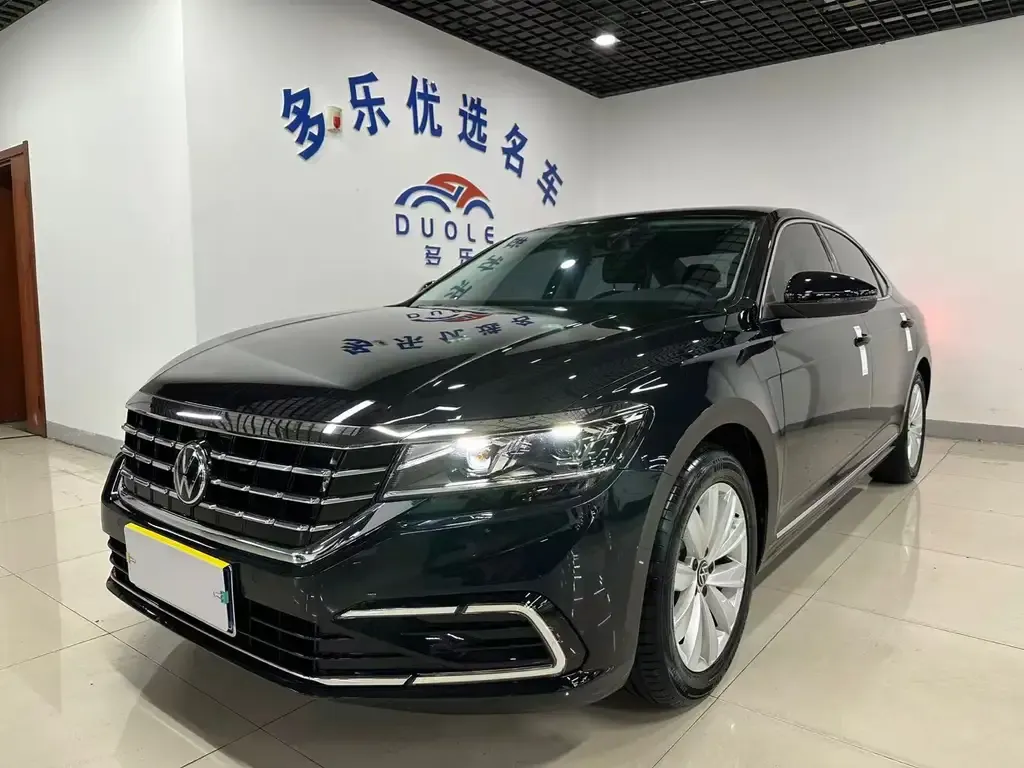 Volkswagen Passat — фото 1