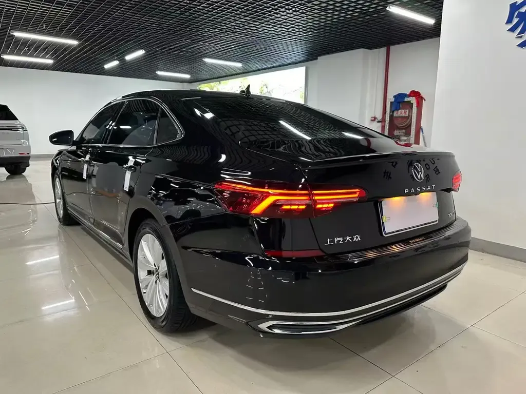 Volkswagen Passat — фото 8