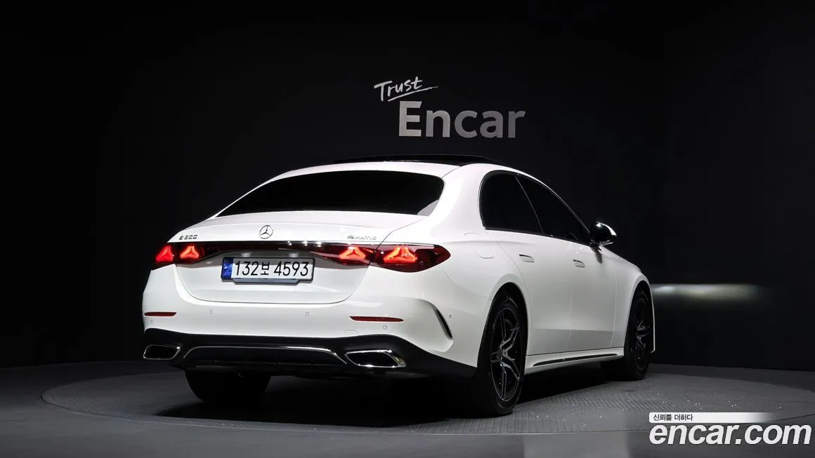 Mercedes-Benz E-Class — фото 2