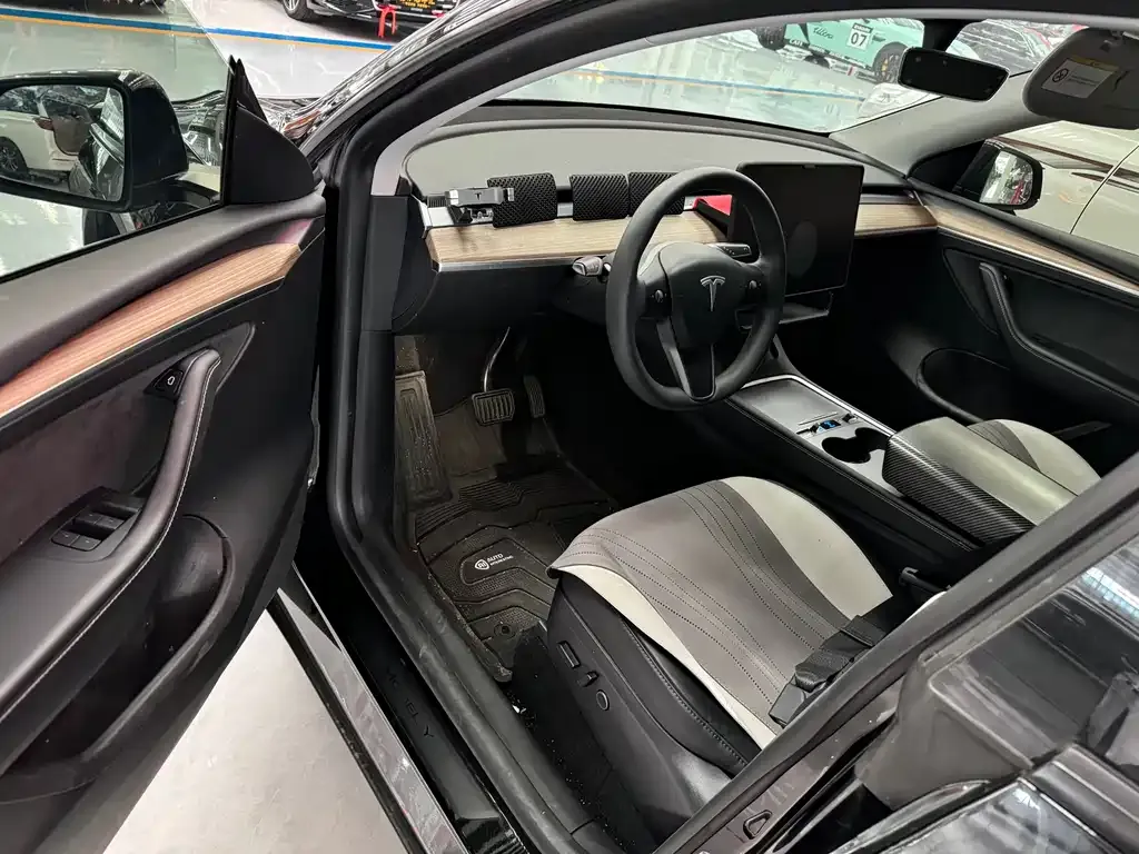 Tesla Model Y — фото 4