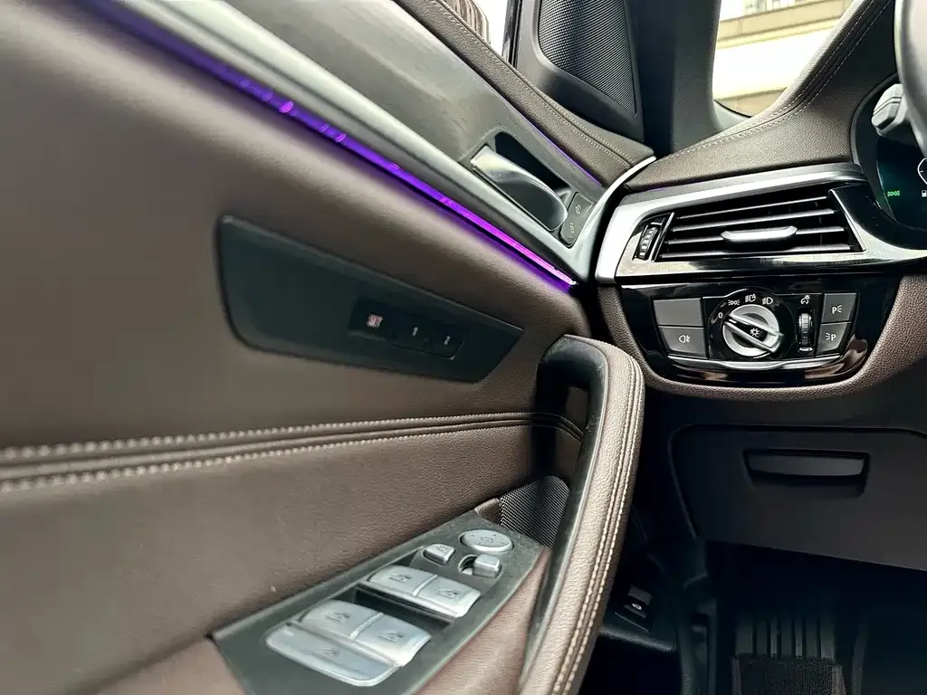 BMW 5 Series 2023 из CN, фото 4