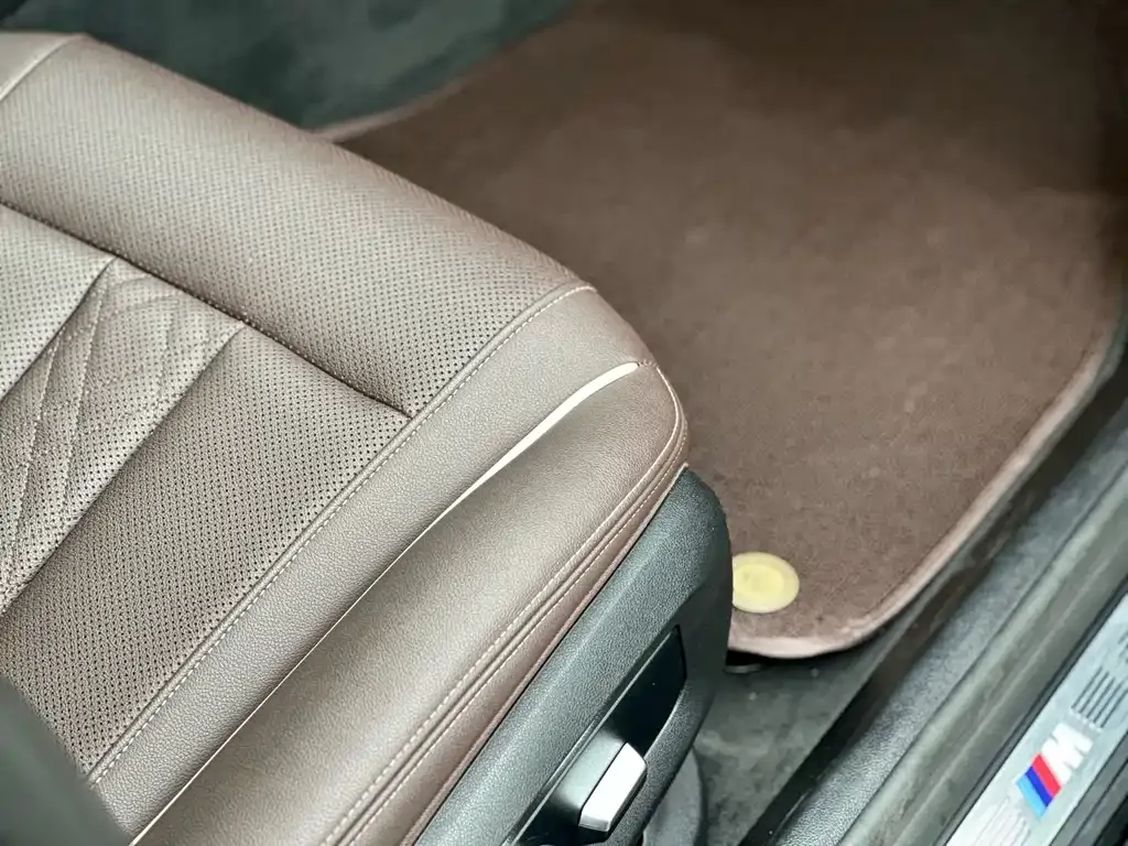 BMW 5 Series 2023 из CN, фото 7