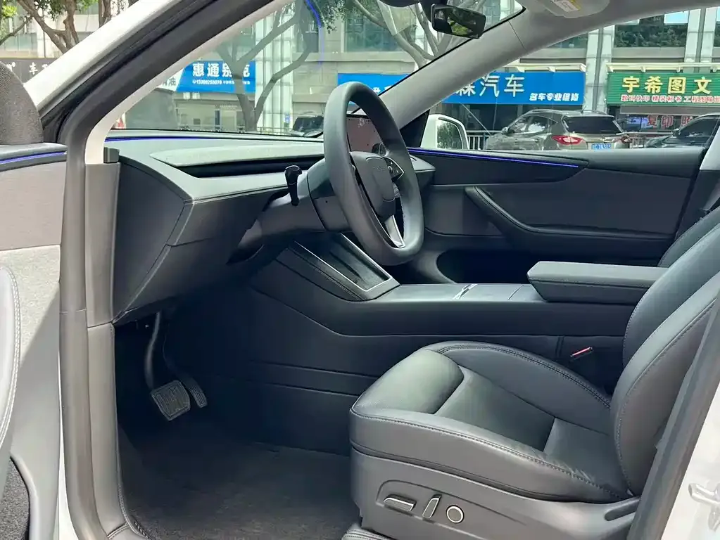 Tesla Model Y — фото 7