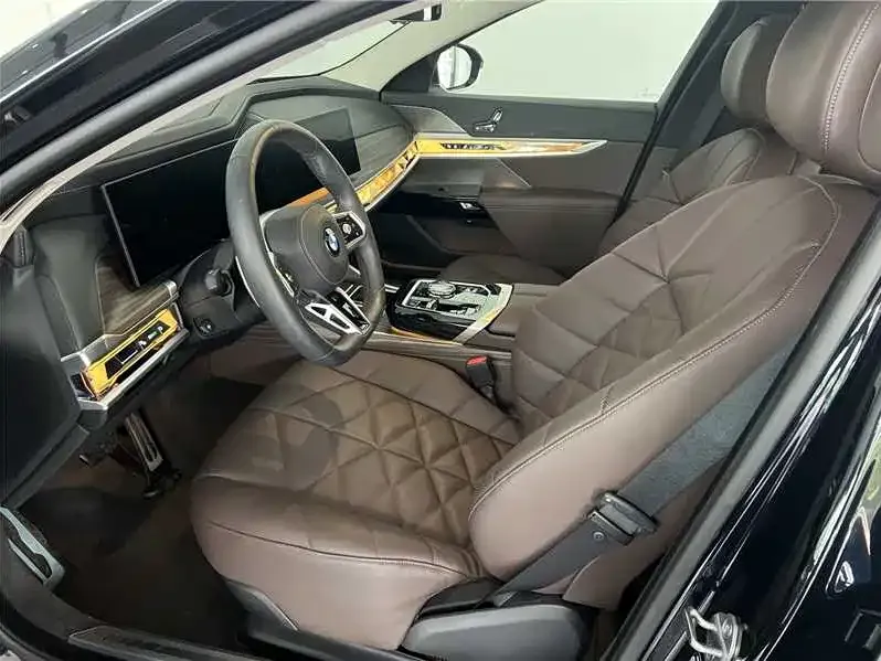 BMW 7 Series 2025 из CN, фото 6