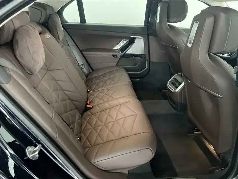 BMW 7 Series 2025 из CN, фото 7