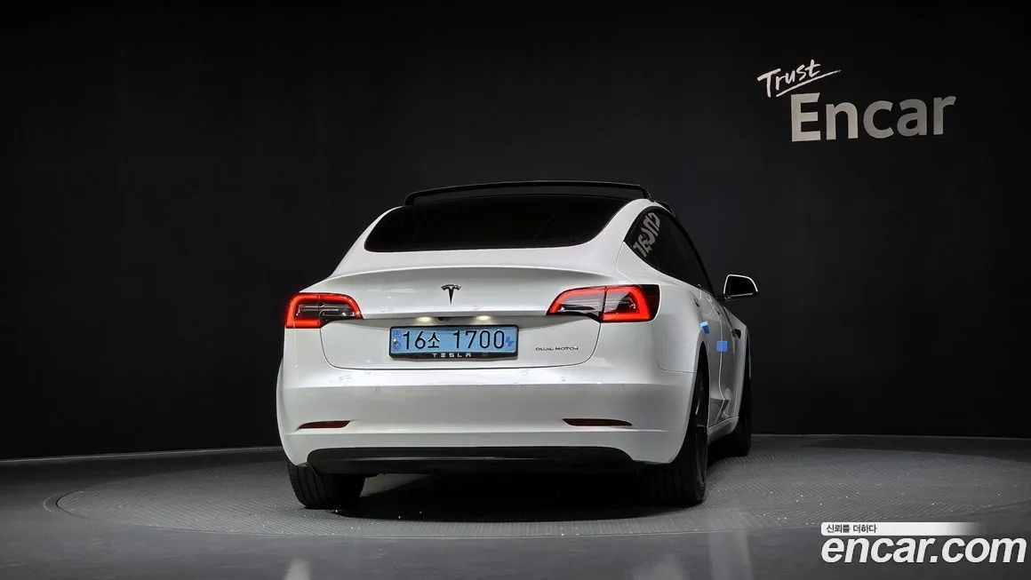 Tesla Model 3 — фото 4