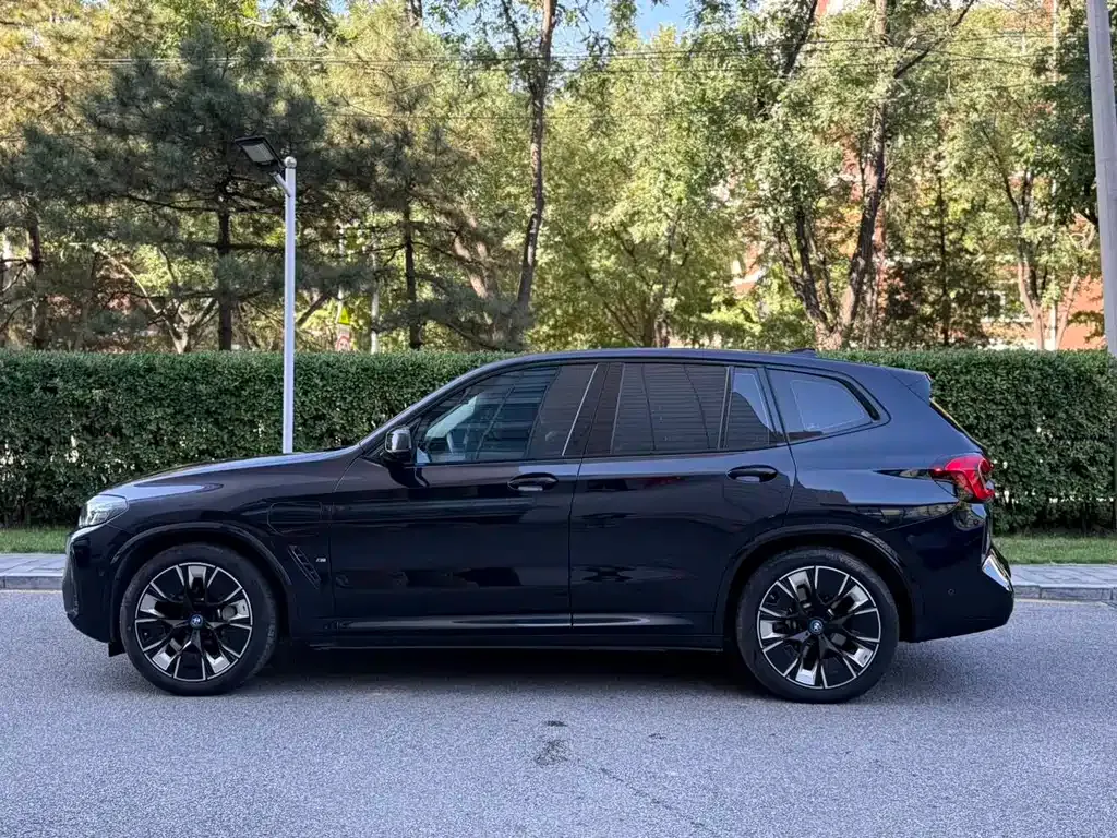BMW iX3 2024 из CN, фото 2