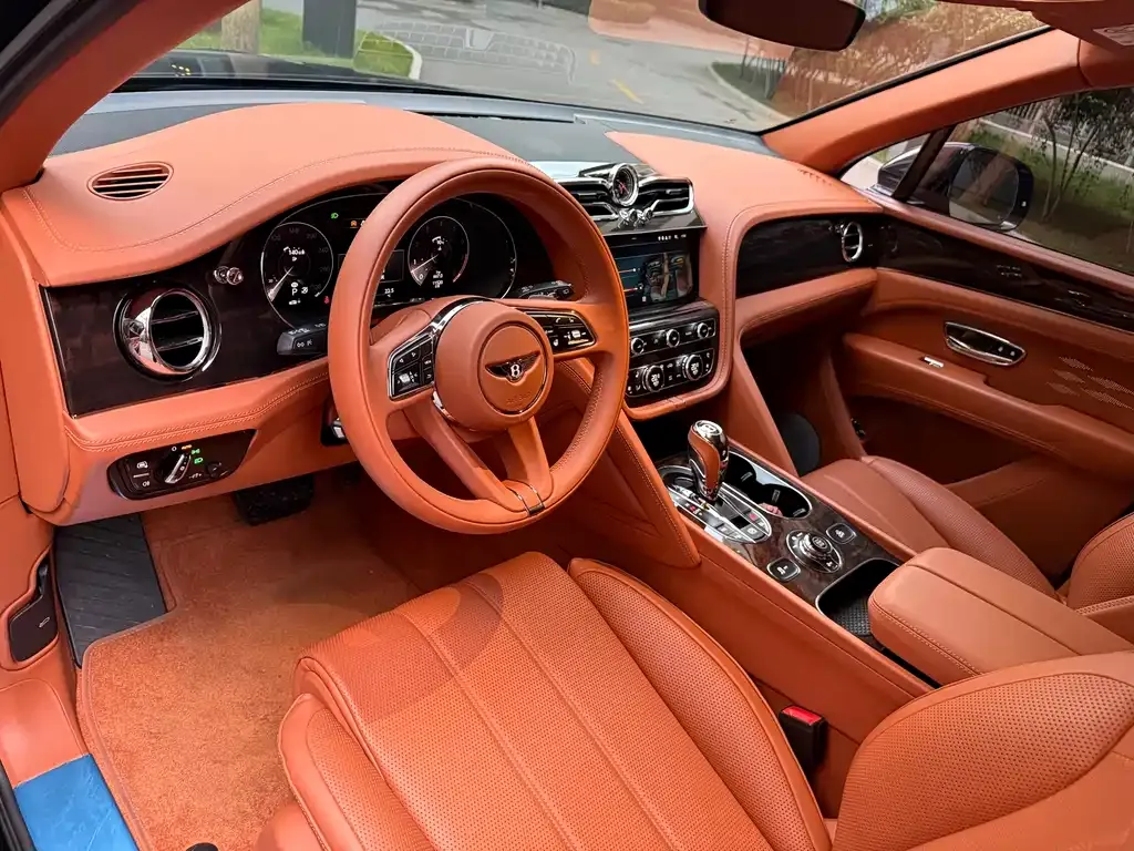 Bentley Bentayga 2023 из CN, фото 5