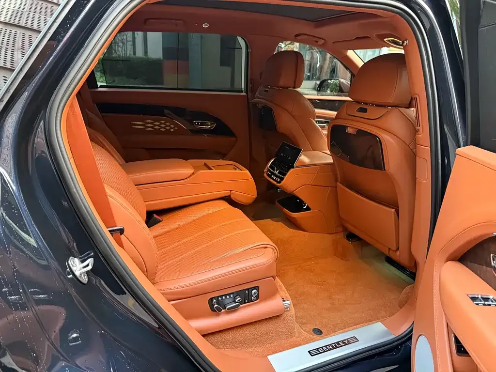 Bentley Bentayga 2023 из CN, фото 6
