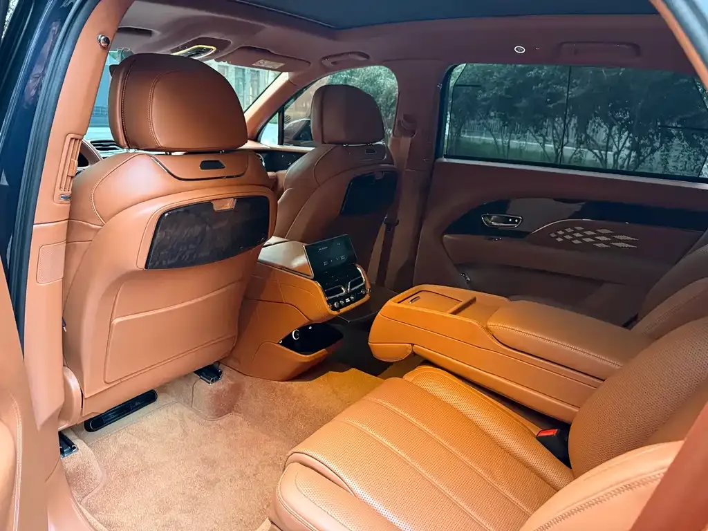 Bentley Bentayga 2023 из CN, фото 7