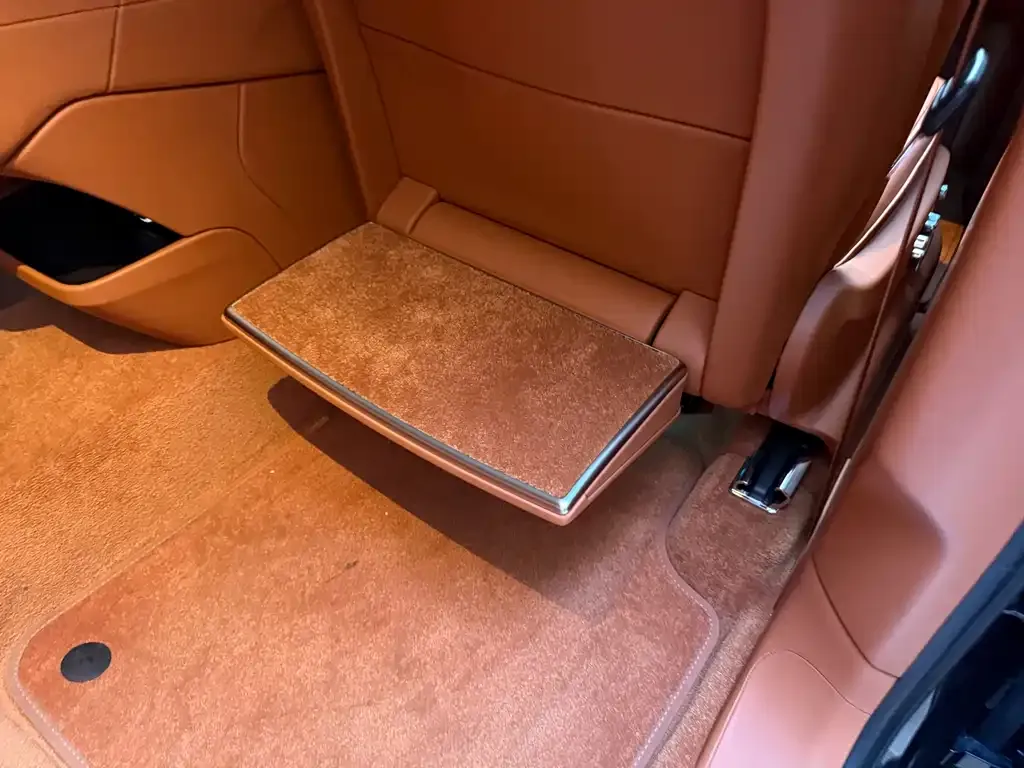Bentley Bentayga 2023 из CN, фото 9