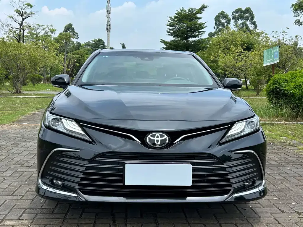 Toyota Camry — фото 2