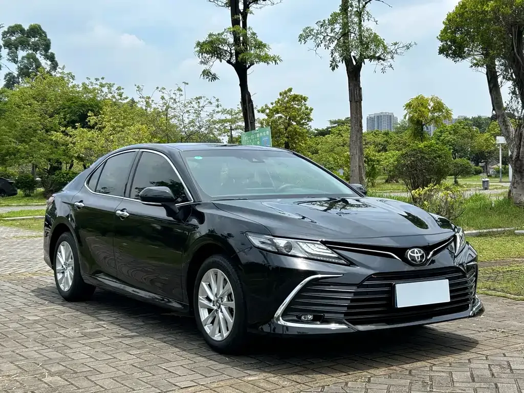 Toyota Camry — фото 3