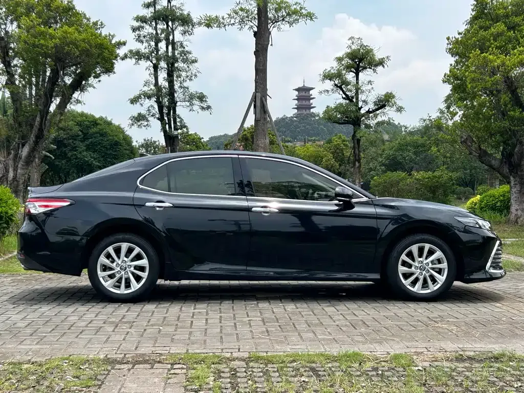 Toyota Camry — фото 4