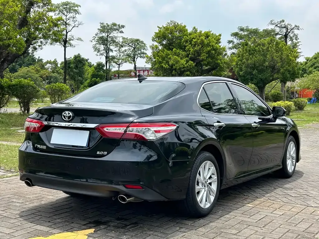 Toyota Camry — фото 5