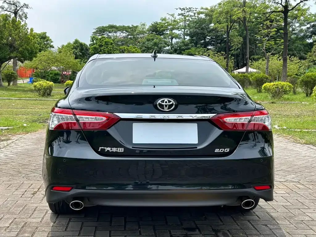 Toyota Camry — фото 6