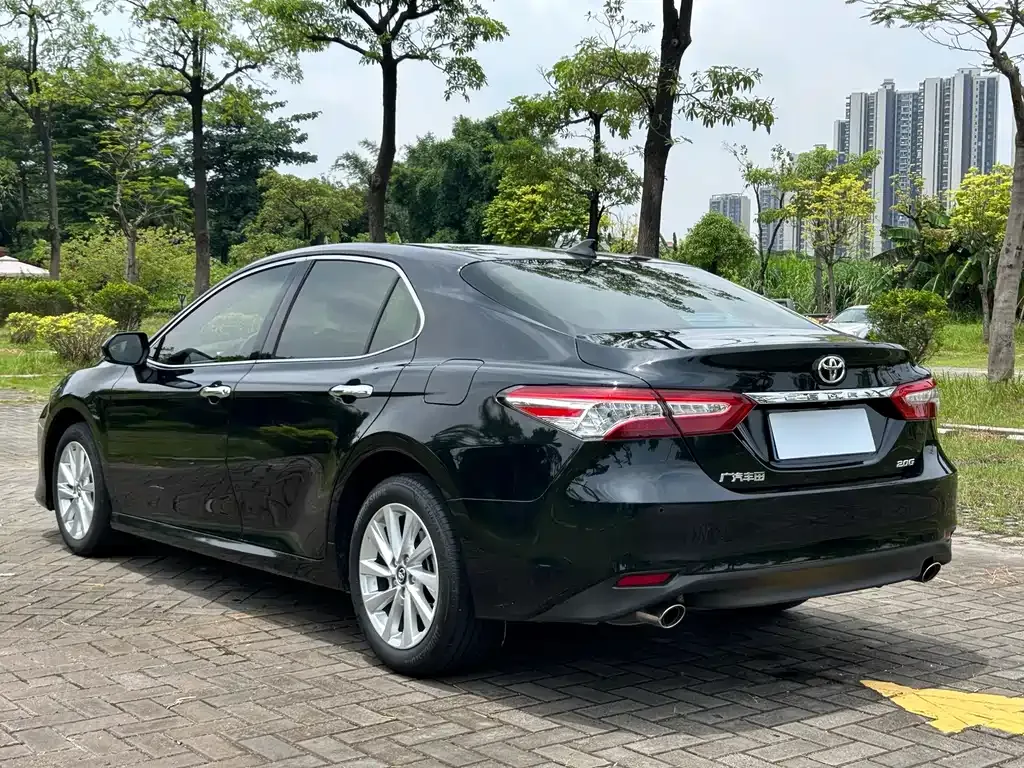 Toyota Camry — фото 7