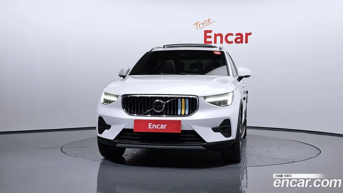 Volvo XC40 — фото 3